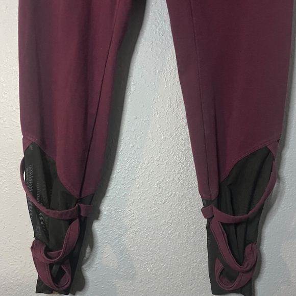 Victorias Secret PINK YOGA Leggings Womens Medium Strap Ankles Mesh Insert - Picture 4 of 10